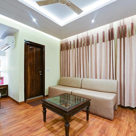 Hotel Geet Deluxe Ню Делхи Екстериор снимка