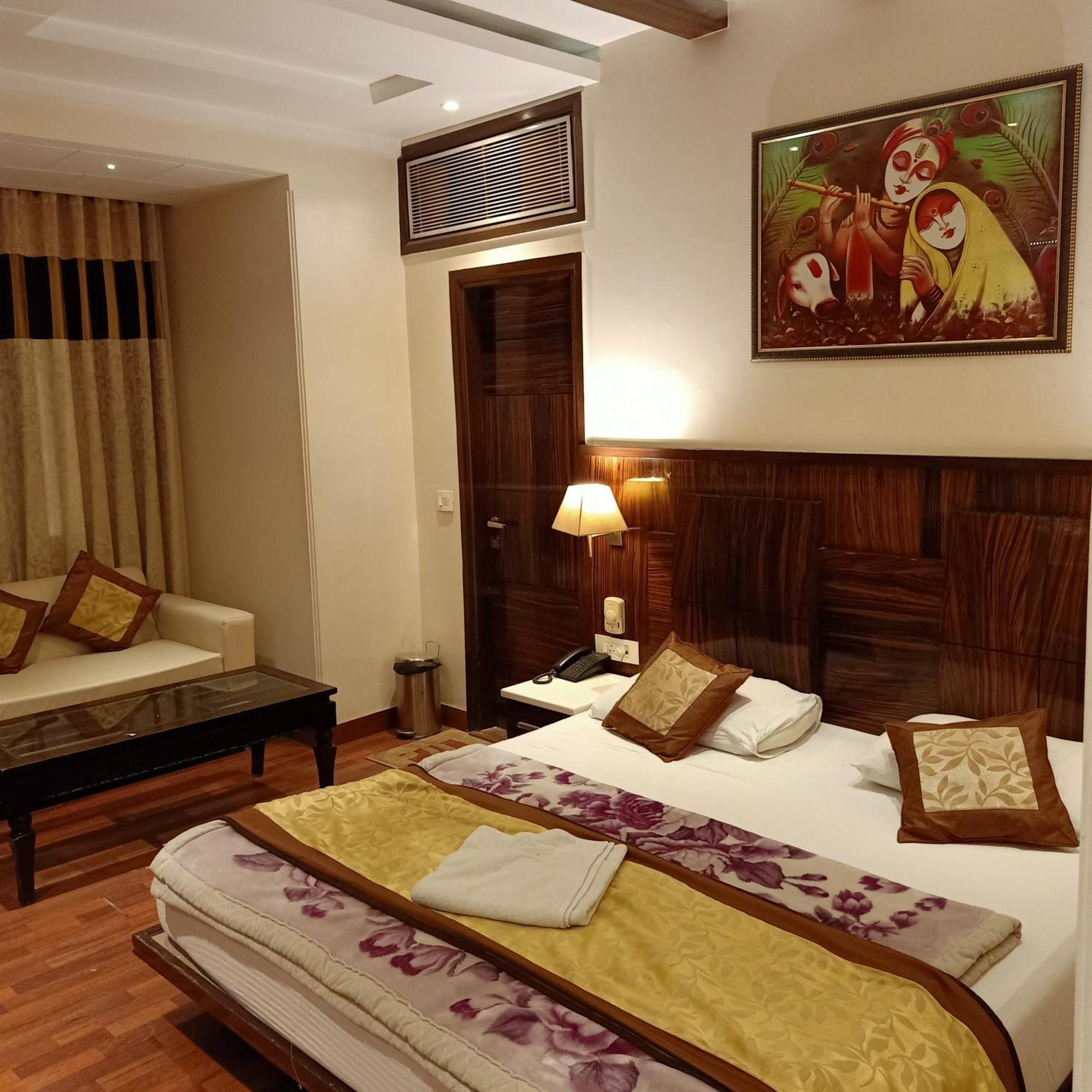 Hotel Geet Deluxe Ню Делхи Екстериор снимка