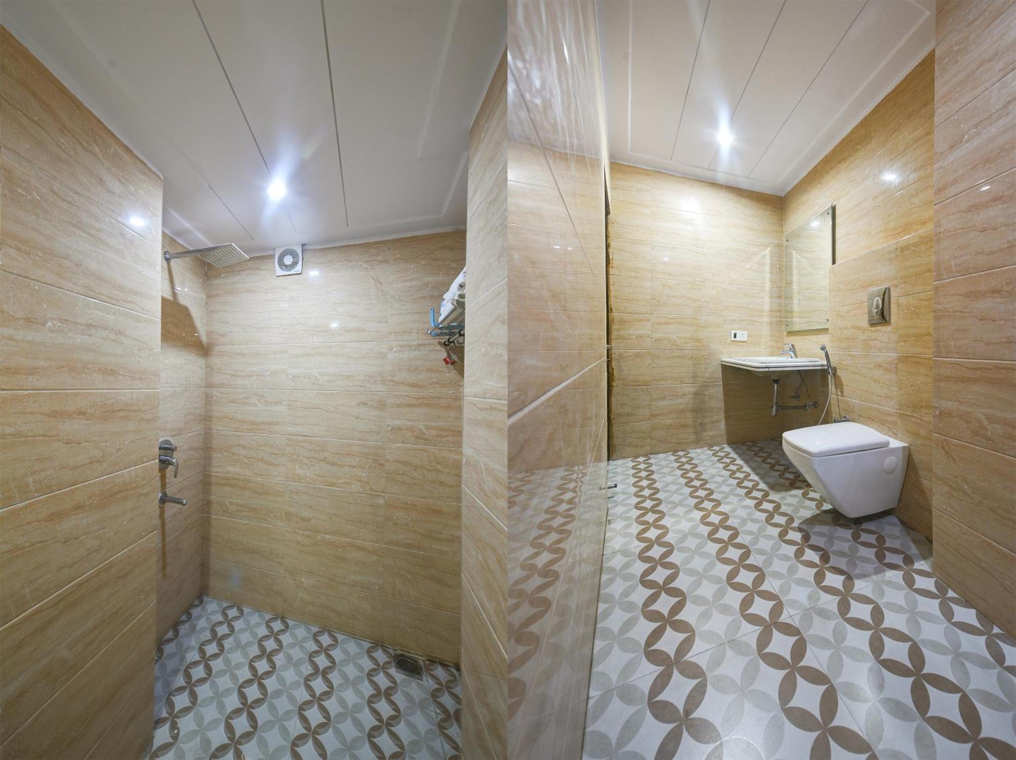 Hotel Geet Deluxe Ню Делхи Екстериор снимка