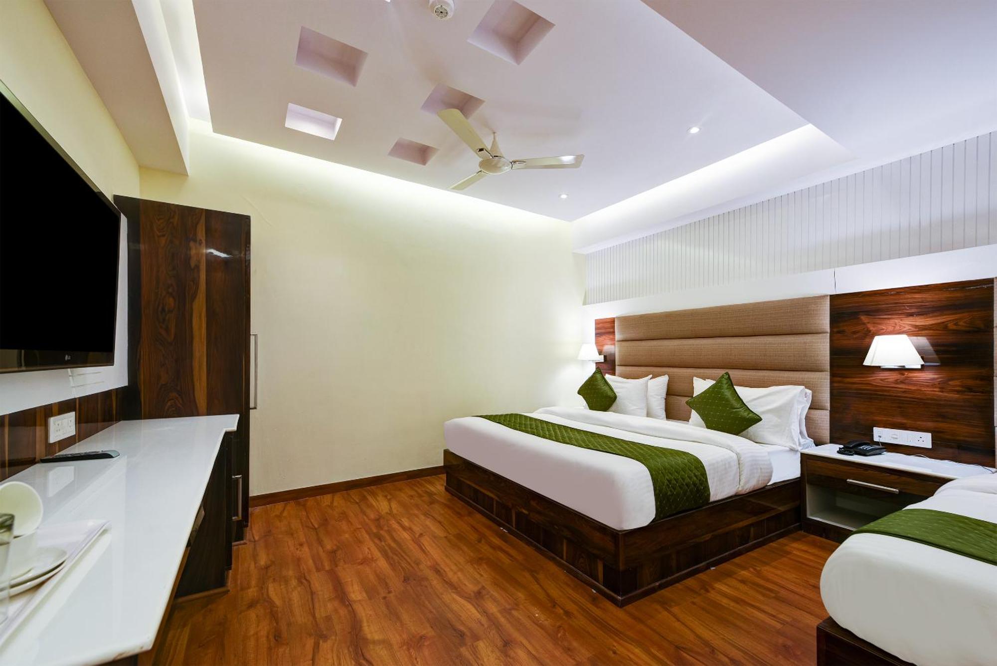 Hotel Geet Deluxe Ню Делхи Екстериор снимка