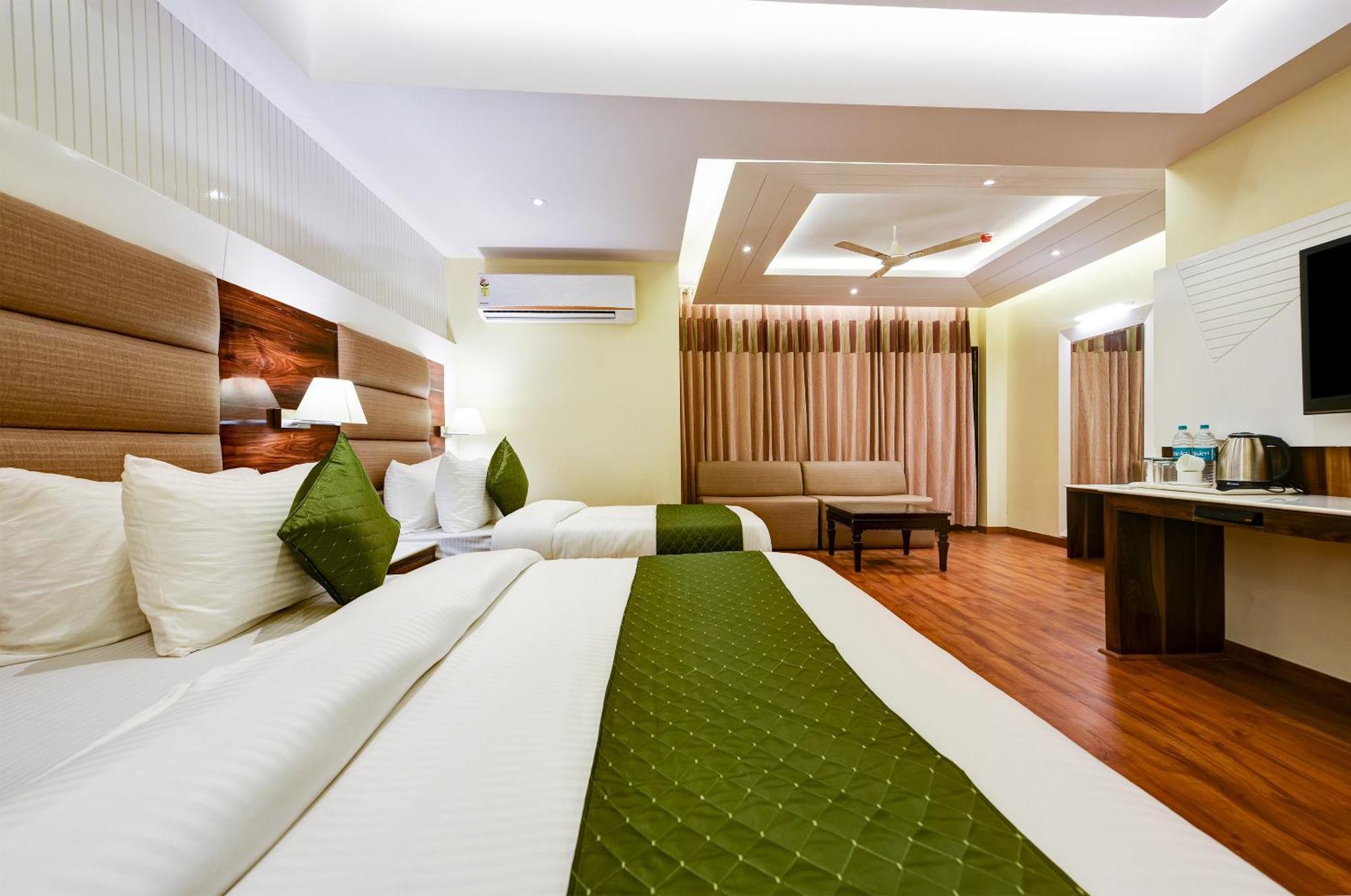 Hotel Geet Deluxe Ню Делхи Екстериор снимка