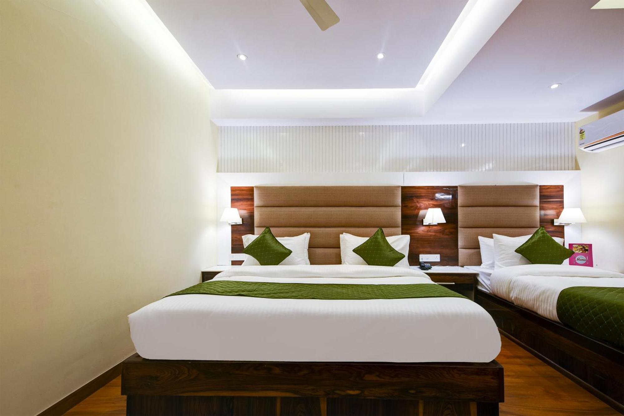 Hotel Geet Deluxe Ню Делхи Екстериор снимка