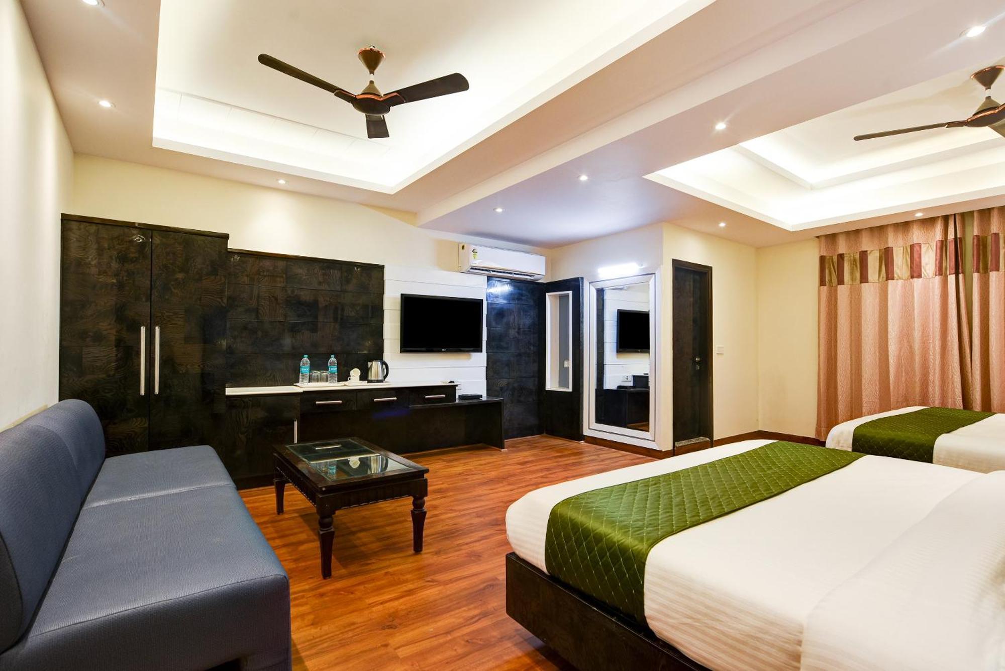 Hotel Geet Deluxe Ню Делхи Екстериор снимка