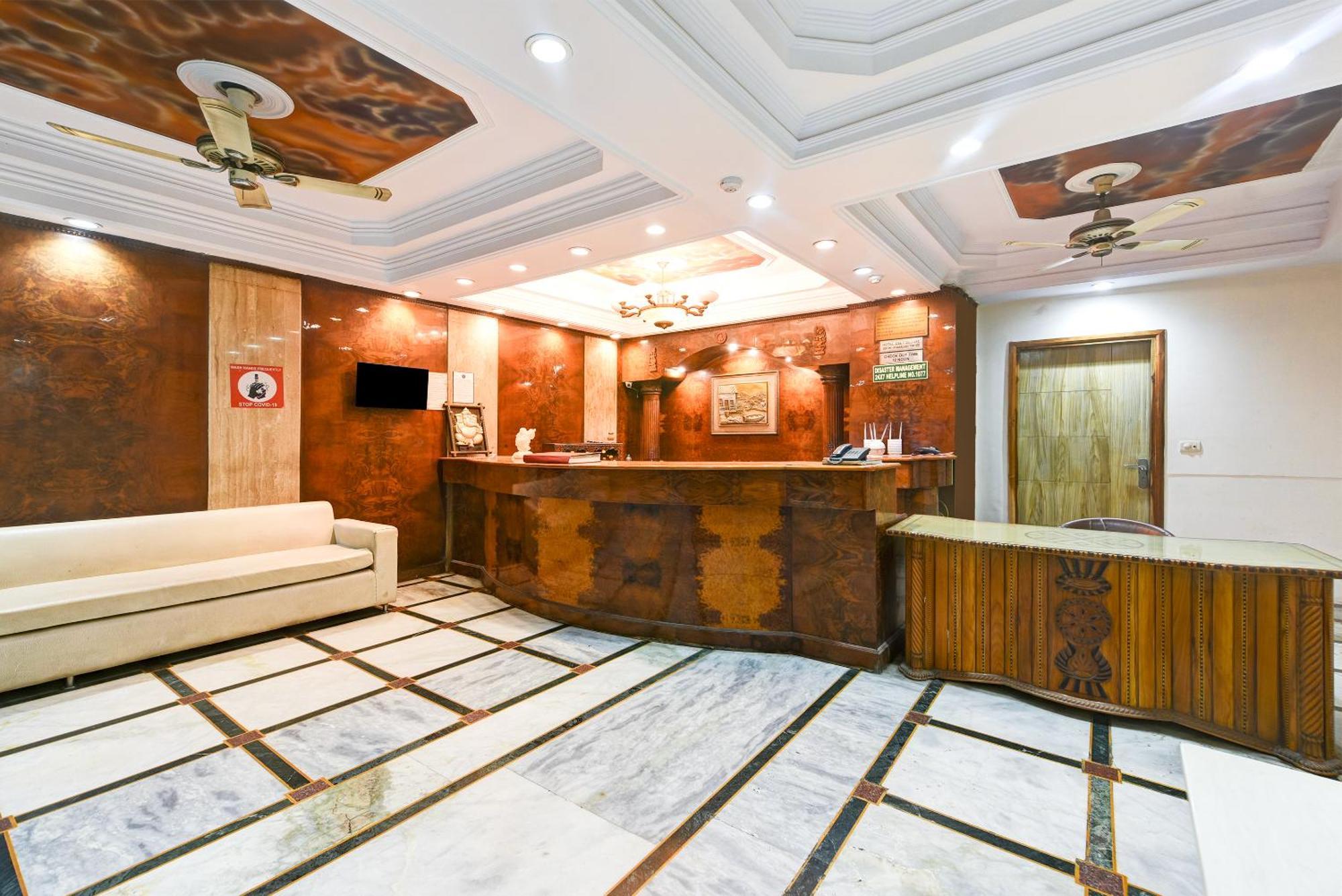 Hotel Geet Deluxe Ню Делхи Екстериор снимка