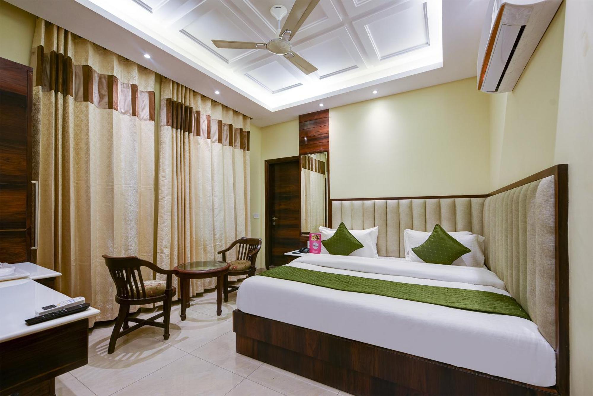 Hotel Geet Deluxe Ню Делхи Екстериор снимка