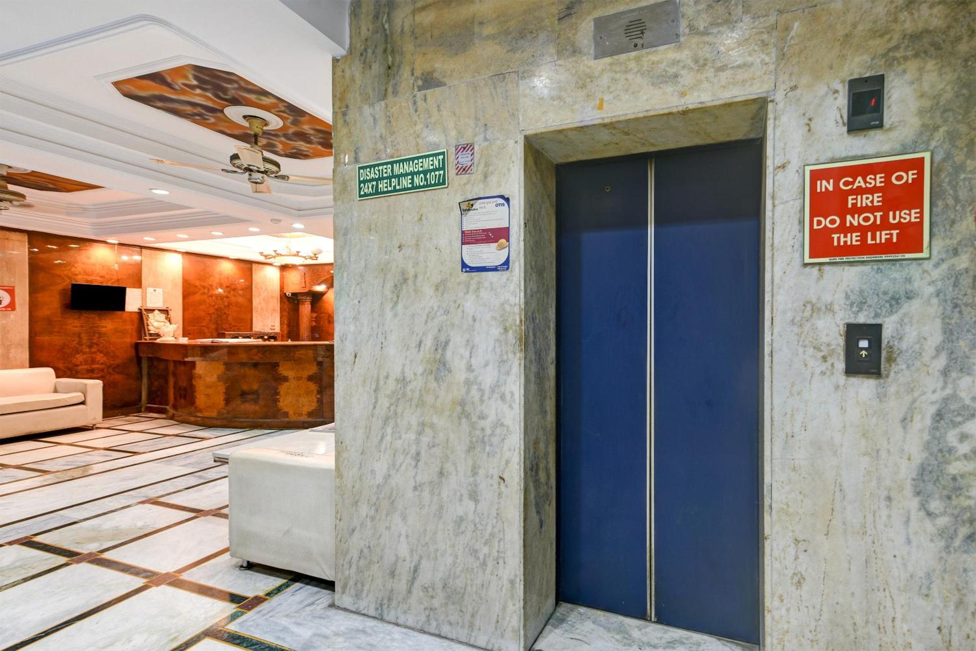 Hotel Geet Deluxe Ню Делхи Екстериор снимка